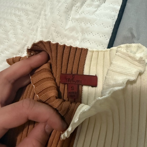 BKE Ribbed Tank Top in deep and Cream - size SMALL - Picture 4 of 8